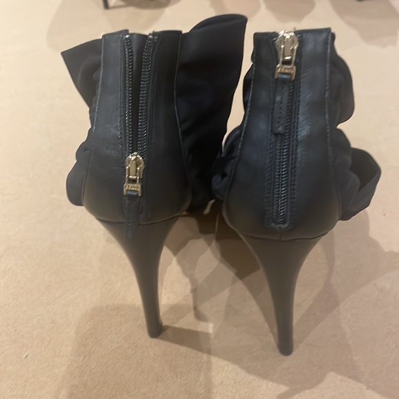 FENDI black heels. Size 40 - Picture 3 of 4
